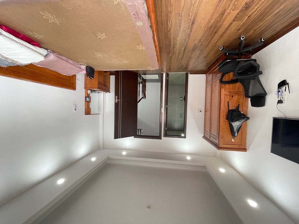 Bán nhà Trương Định - diện tích 30m2 5 tầng - Ngõ thông, bãi gửi ô tô gần nhà - giá 8,5 tỷ