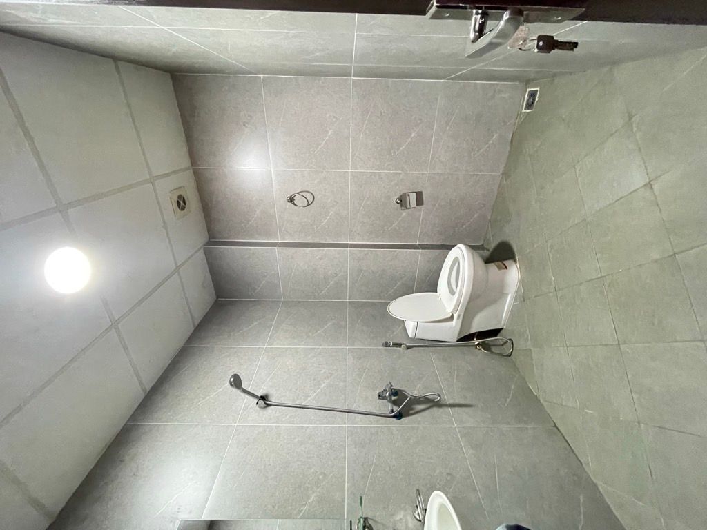 Bán nhà Trương Định - diện tích 30m2 5 tầng - Ngõ thông, bãi gửi ô tô gần nhà - giá 8,5 tỷ