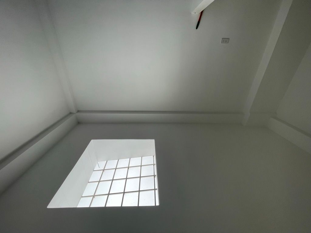 Bán nhà Trương Định - diện tích 30m2 5 tầng - Ngõ thông, bãi gửi ô tô gần nhà - giá 8,5 tỷ