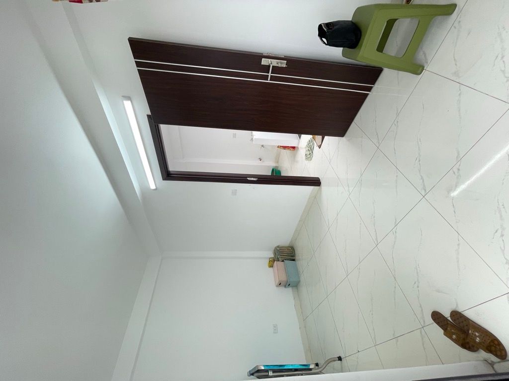 Bán nhà Trương Định - diện tích 30m2 5 tầng - Ngõ thông, bãi gửi ô tô gần nhà - giá 8,5 tỷ