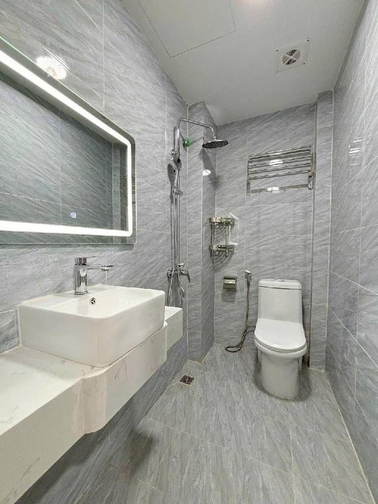 Bán nhà Khương Hạ - diện tích 46m2 5 tầng - ô tô vào trong nhà - giá 15,2 tỷ