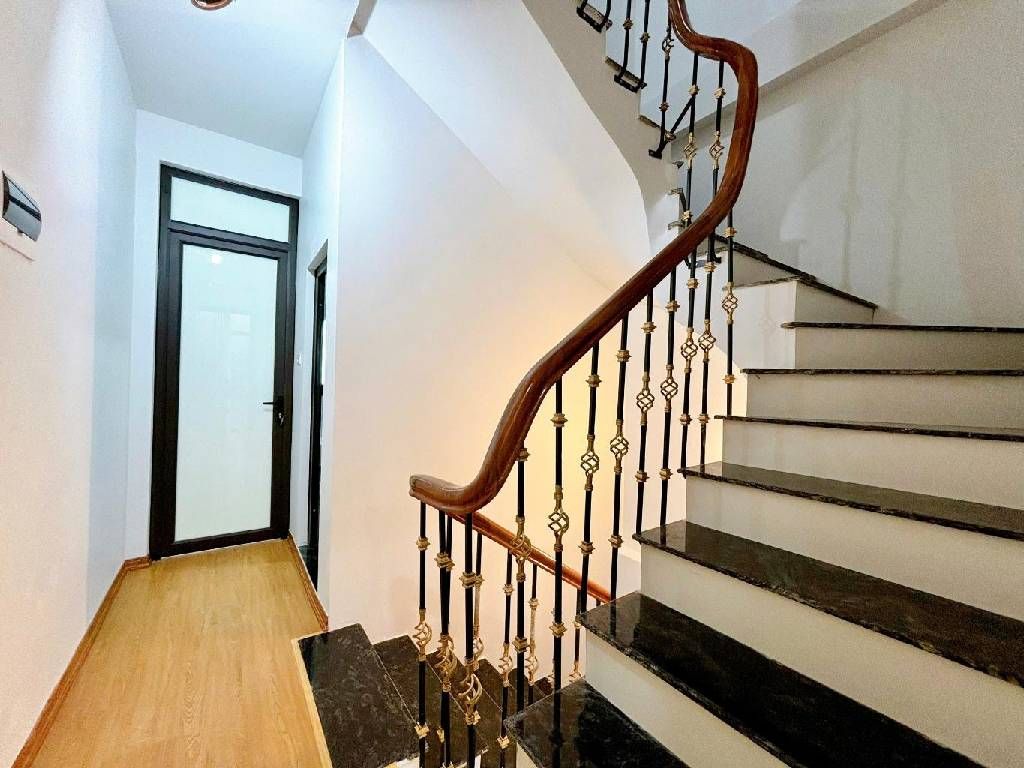 Bán nhà Khương Hạ - diện tích 46m2 5 tầng - ô tô vào trong nhà - giá 15,2 tỷ