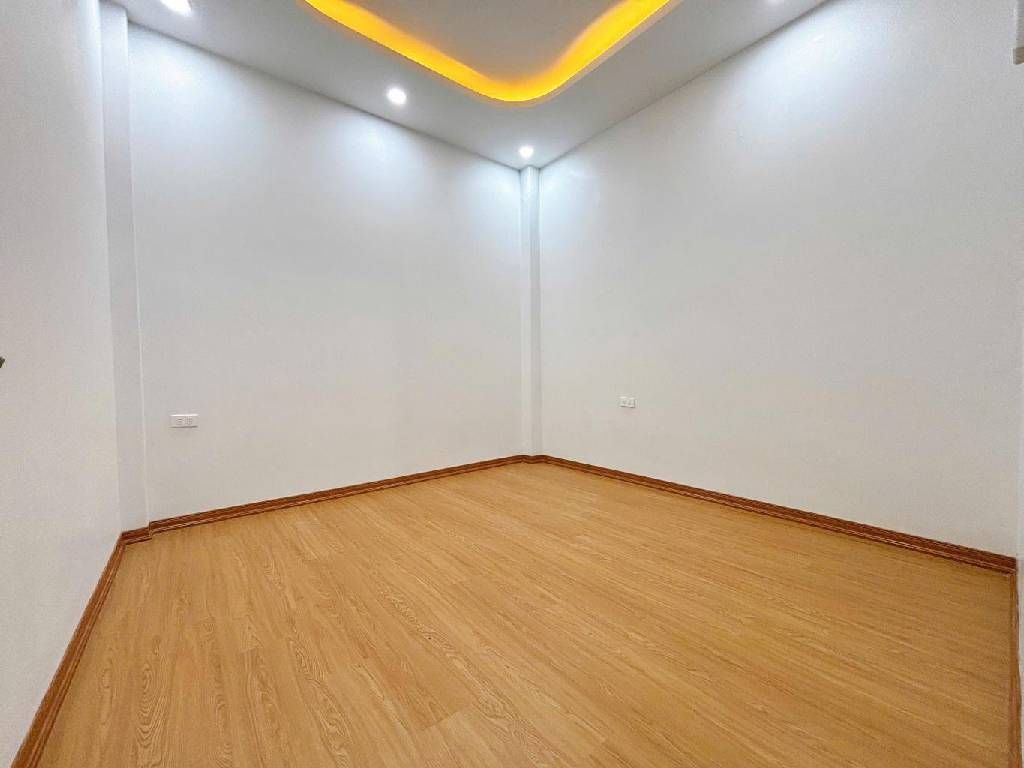 Bán nhà Khương Hạ - diện tích 46m2 5 tầng - ô tô vào trong nhà - giá 15,2 tỷ