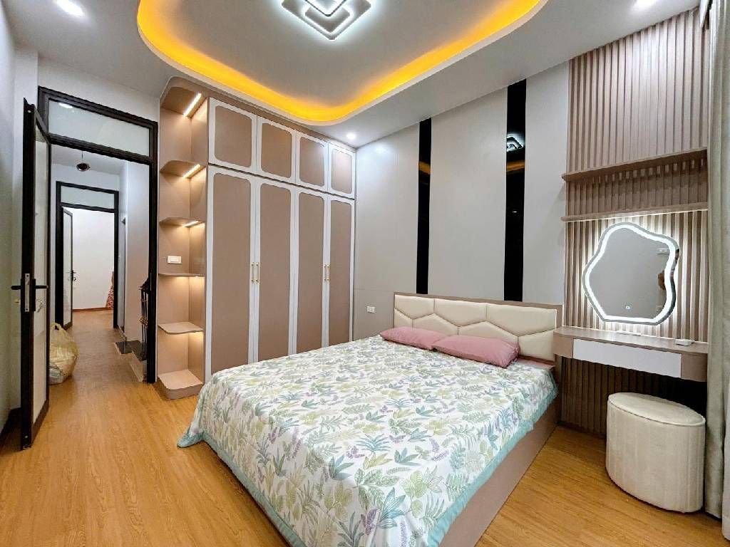 Bán nhà Khương Hạ - diện tích 46m2 5 tầng - ô tô vào trong nhà - giá 15,2 tỷ