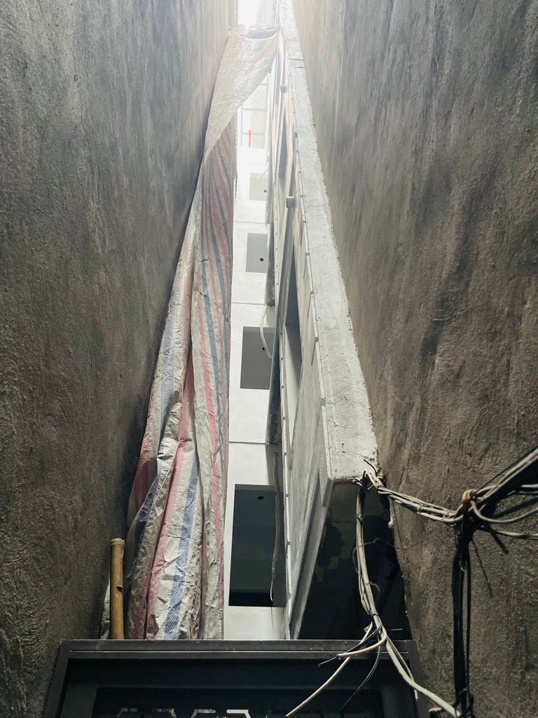 Bán nhà Minh Khai - diện tích 62.4m2 6 tầng - Nhà lô góc 3 mặt thoáng - giá 15,5 tỷ