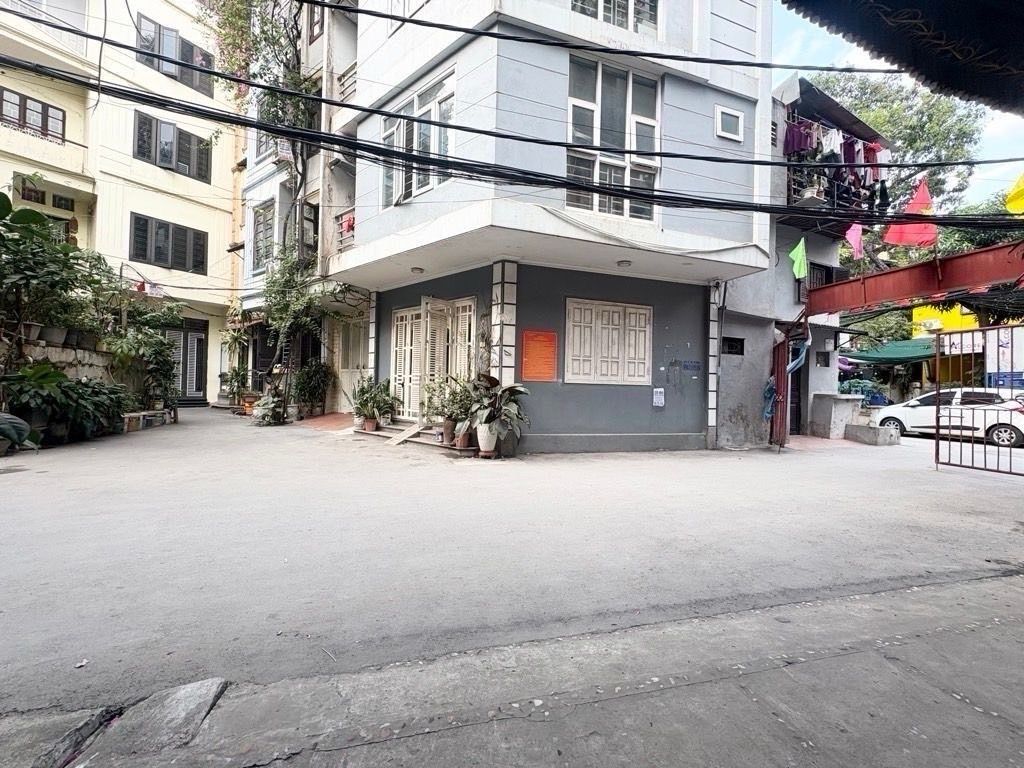 Bán nhà Phương Mai - diện tích 30m2 4 tầng - Ô TÔ ĐỖ CỬA - giá 9,9 tỷ