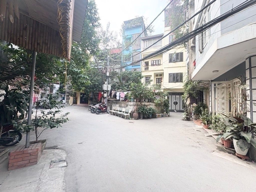 Bán nhà Phương Mai - diện tích 30m2 4 tầng - Ô TÔ ĐỖ CỬA - giá 9,9 tỷ