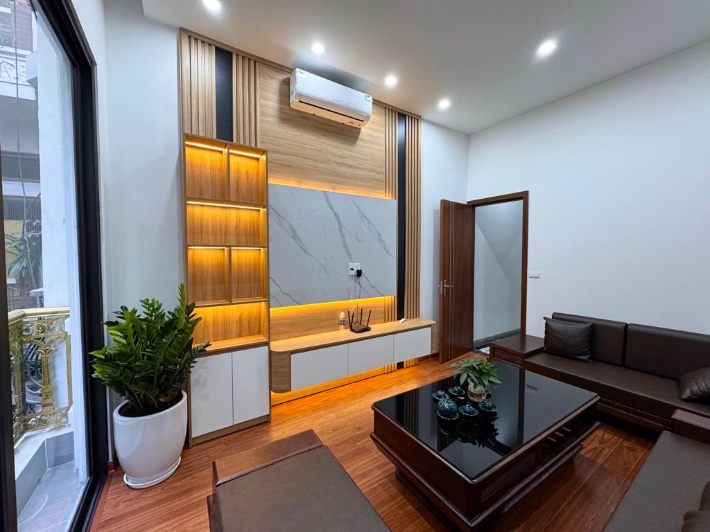 Bán nhà Bạch Đằng - diện tích 40m2 5 tầng - ô tô đỗ cửa - giá 14,8 tỷ