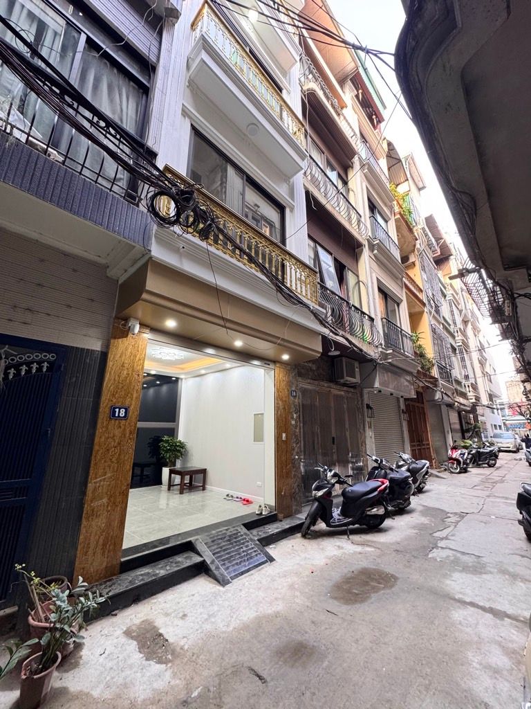 Bán nhà Bạch Đằng - diện tích 40m2 5 tầng - ô tô đỗ cửa - giá 14,8 tỷ