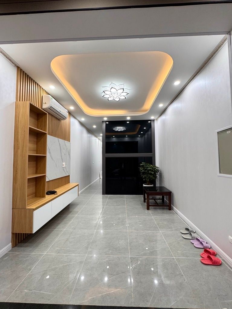 Bán nhà Bạch Đằng - diện tích 40m2 5 tầng - ô tô đỗ cửa - giá 14,8 tỷ