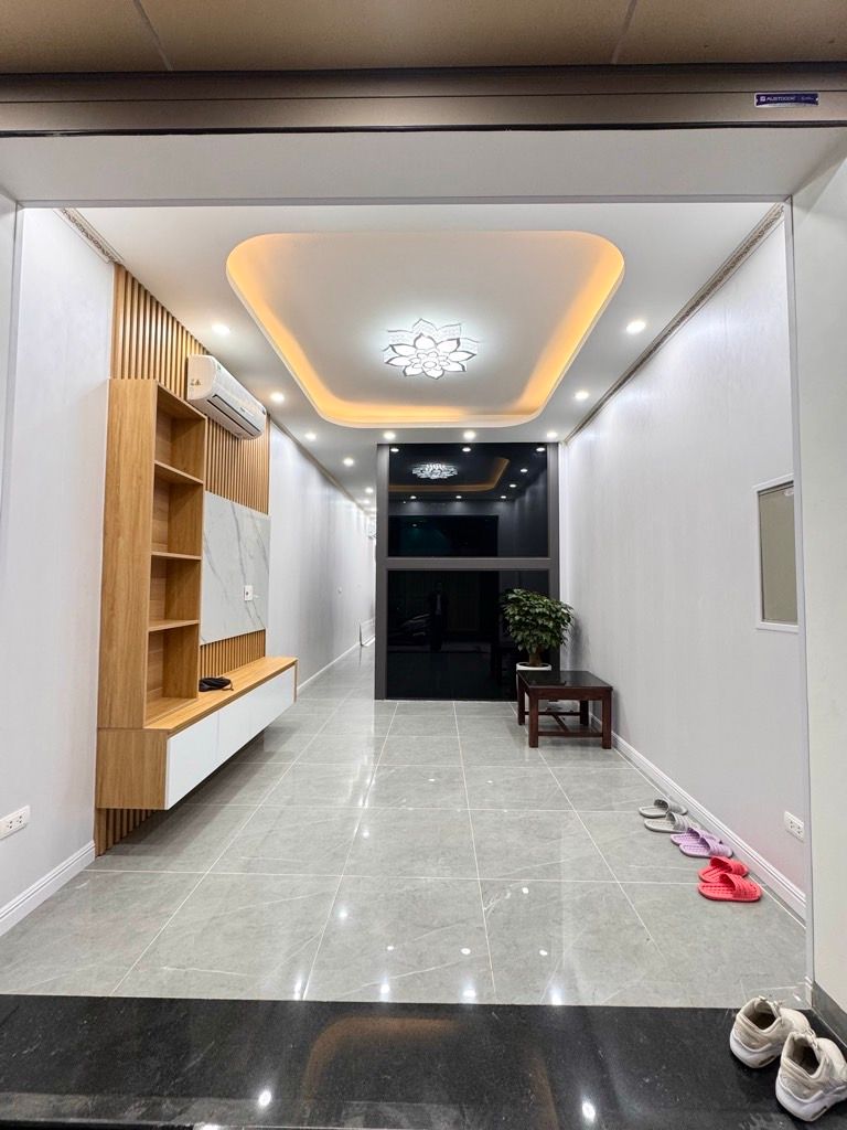 Bán nhà Bạch Đằng - diện tích 40m2 5 tầng - ô tô đỗ cửa - giá 14,8 tỷ