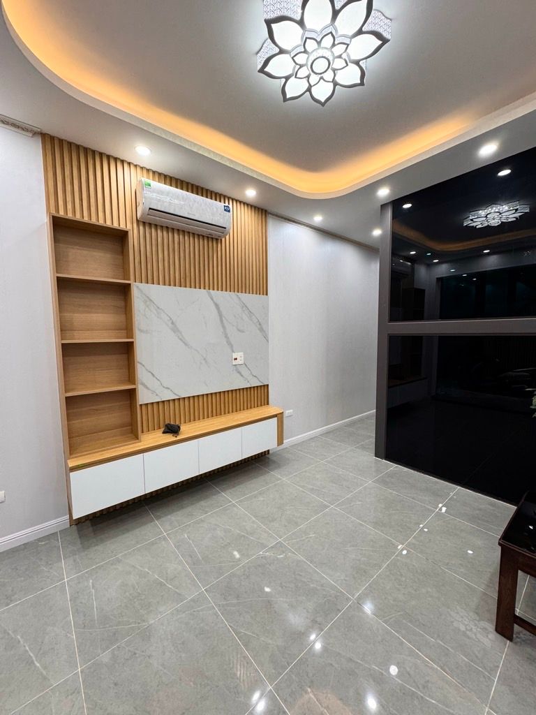 Bán nhà Bạch Đằng - diện tích 40m2 5 tầng - ô tô đỗ cửa - giá 14,8 tỷ