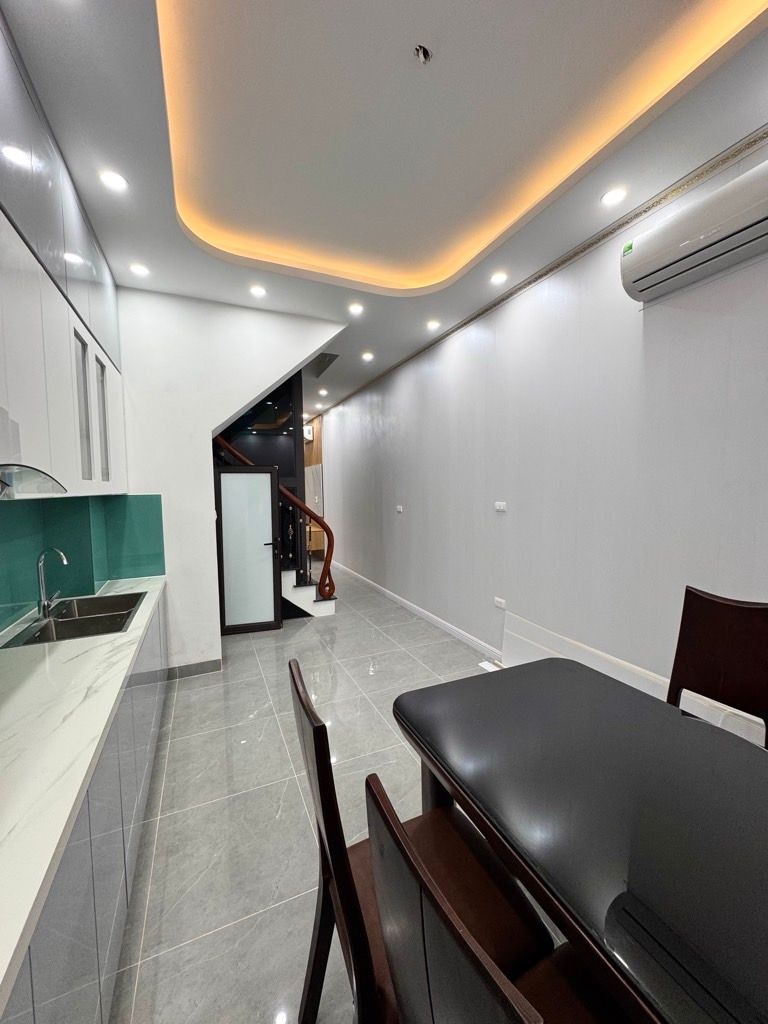 Bán nhà Bạch Đằng - diện tích 40m2 5 tầng - ô tô đỗ cửa - giá 14,8 tỷ