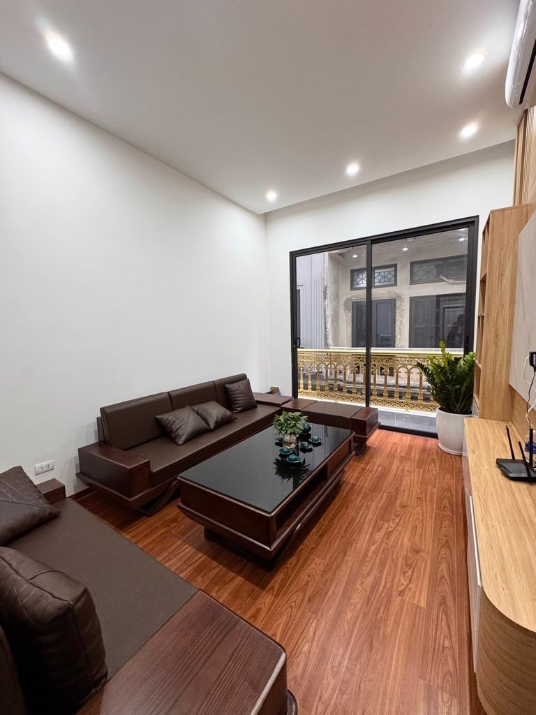 Bán nhà Bạch Đằng - diện tích 40m2 5 tầng - ô tô đỗ cửa - giá 14,8 tỷ