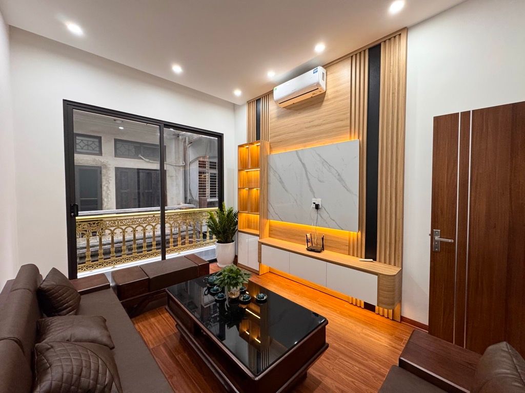 Bán nhà Bạch Đằng - diện tích 40m2 5 tầng - ô tô đỗ cửa - giá 14,8 tỷ