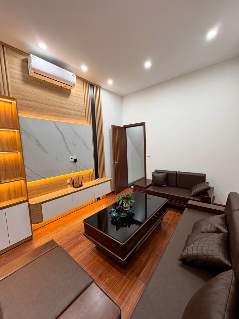 Bán nhà Bạch Đằng - diện tích 40m2 5 tầng - ô tô đỗ cửa - giá 14,8 tỷ