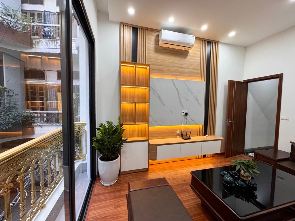 Bán nhà Bạch Đằng - diện tích 40m2 5 tầng - ô tô đỗ cửa - giá 14,8 tỷ