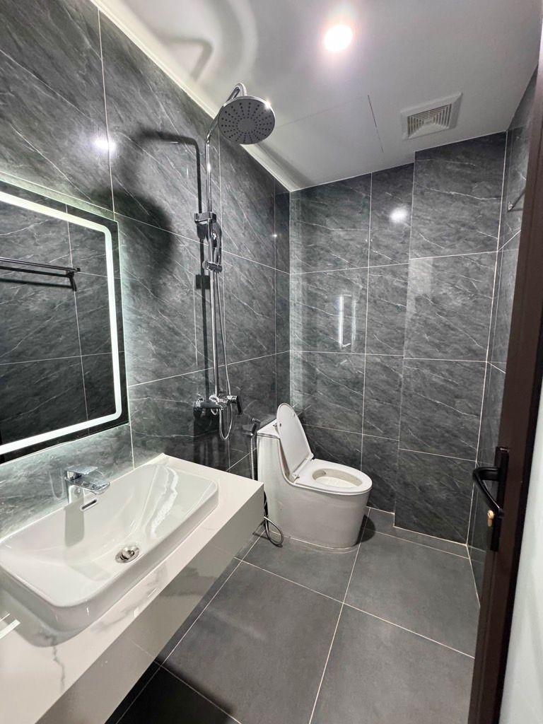 Bán nhà Bạch Đằng - diện tích 40m2 5 tầng - ô tô đỗ cửa - giá 14,8 tỷ