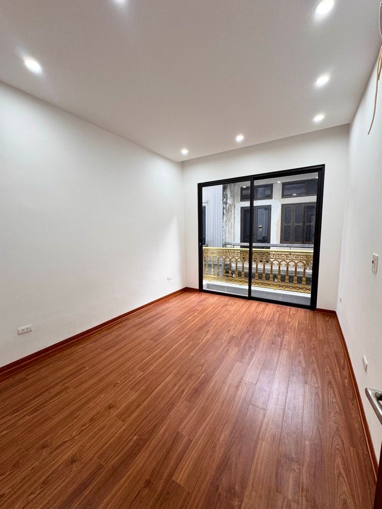 Bán nhà Bạch Đằng - diện tích 40m2 5 tầng - ô tô đỗ cửa - giá 14,8 tỷ