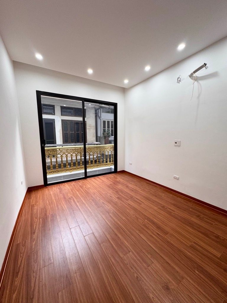 Bán nhà Bạch Đằng - diện tích 40m2 5 tầng - ô tô đỗ cửa - giá 14,8 tỷ