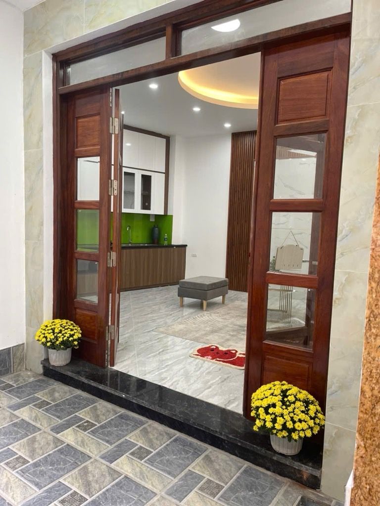 Bán nhà Minh Khai - diện tích 32.5m2 5 tầng - Ô tô đỗ ngay cổng - giá 9.7 tỷ