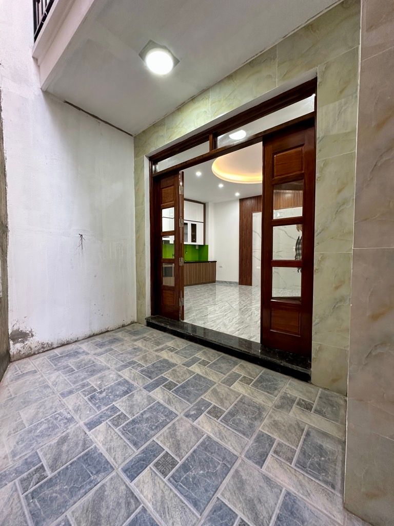 Bán nhà Minh Khai - diện tích 32.5m2 5 tầng - Ô tô đỗ ngay cổng - giá 9.7 tỷ