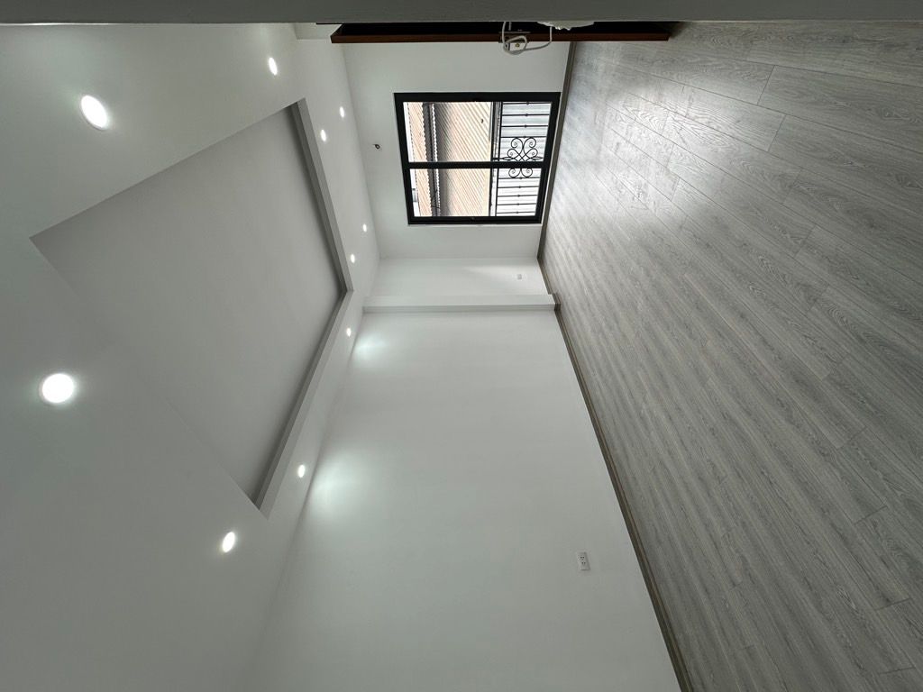 Bán nhà Minh Khai - diện tích 32.5m2 5 tầng - Ô tô đỗ ngay cổng - giá 9.7 tỷ