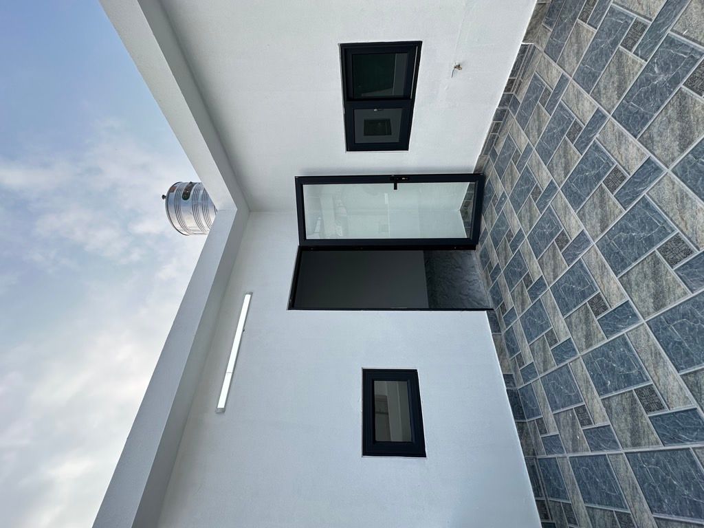 Bán nhà Minh Khai - diện tích 32.5m2 5 tầng - Ô tô đỗ ngay cổng - giá 9.7 tỷ