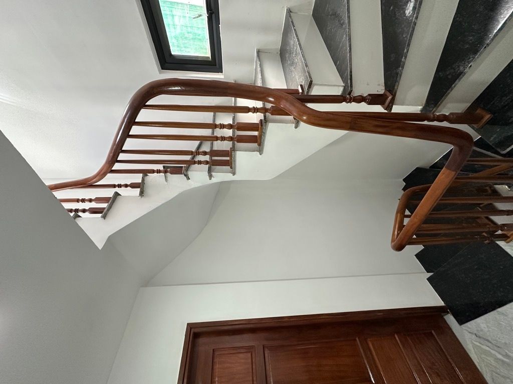 Bán nhà Minh Khai - diện tích 32.5m2 5 tầng - Ô tô đỗ ngay cổng - giá 9.7 tỷ