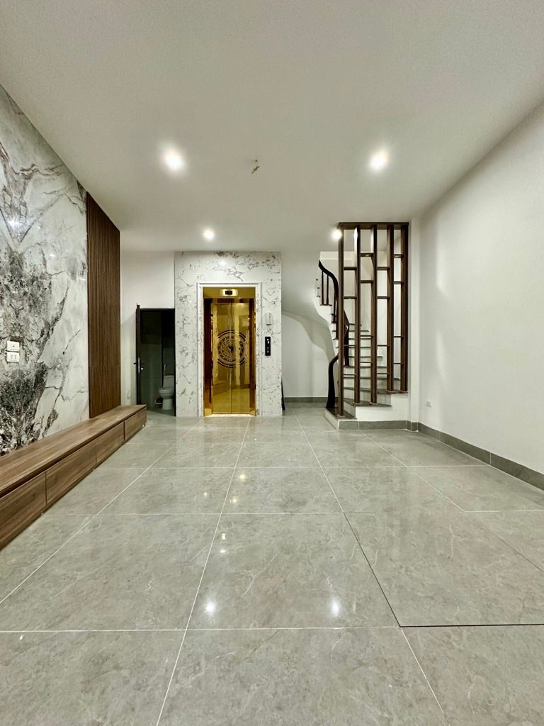 Bán nhà Trần Khát Chân - diện tích 42m2 5 tầng - Lô góc thoáng sáng - giá 12,6 tỷ