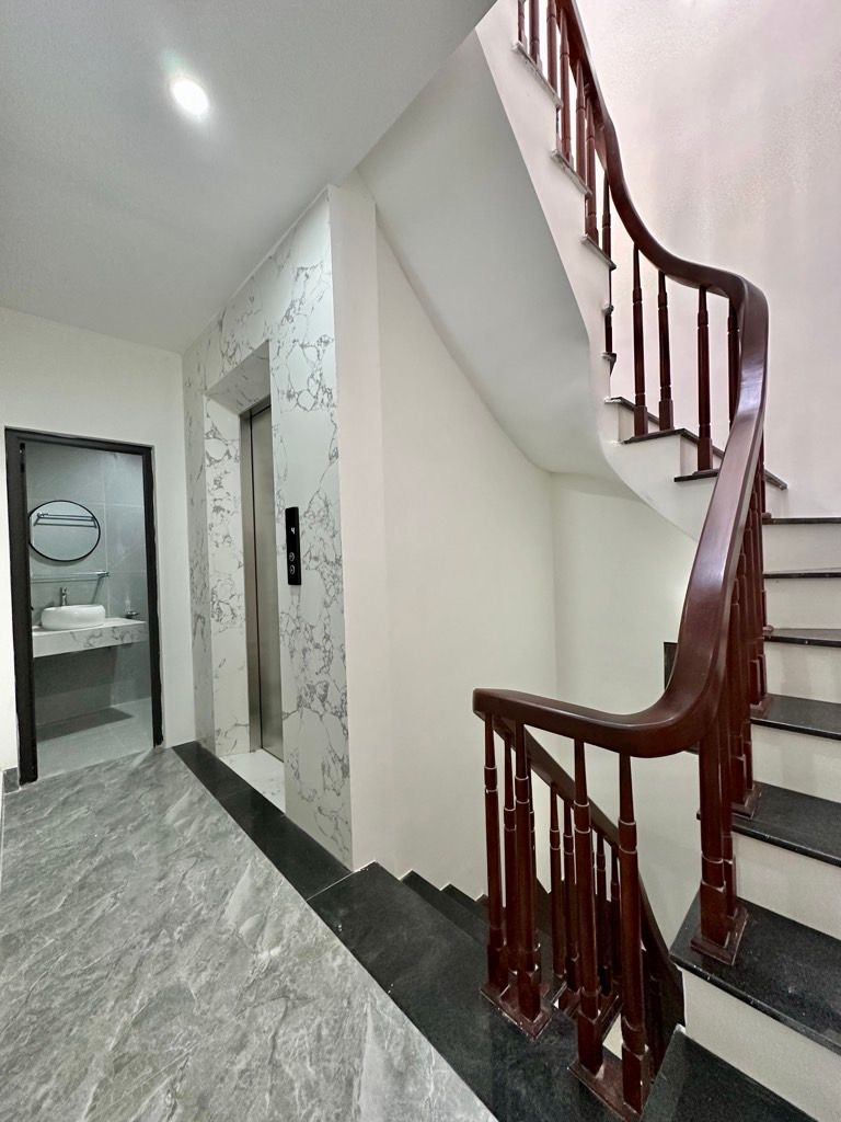 Bán nhà Trần Khát Chân - diện tích 42m2 5 tầng - Lô góc thoáng sáng - giá 12,6 tỷ