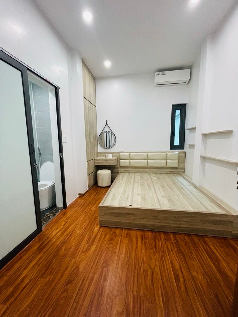 Bán nhà Ngõ Tiến Bộ - diện tích 21,8m2 5 tầng - Mặt ngõ thông ba gác tránh nhau - giá 5,25 tỷ