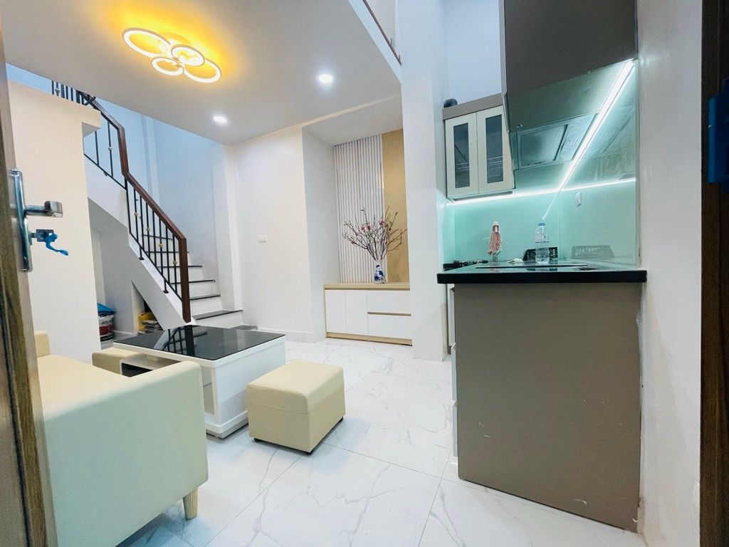 Bán nhà Ngõ Tiến Bộ - diện tích 21,8m2 5 tầng - Mặt ngõ thông ba gác tránh nhau - giá 5,25 tỷ