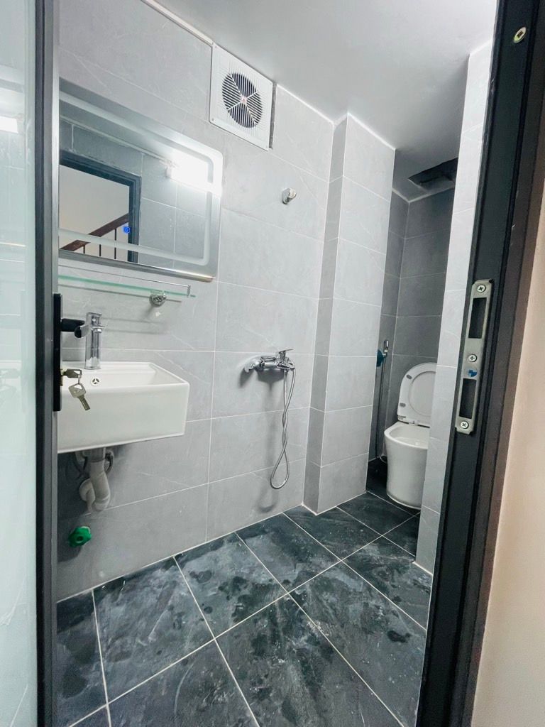 Bán nhà Ngõ Tiến Bộ - diện tích 21,8m2 5 tầng - Mặt ngõ thông ba gác tránh nhau - giá 5,25 tỷ