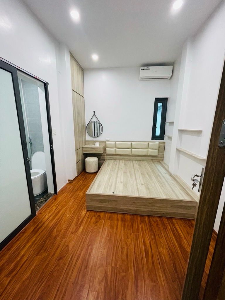 Bán nhà Ngõ Tiến Bộ - diện tích 21,8m2 5 tầng - Mặt ngõ thông ba gác tránh nhau - giá 5,25 tỷ