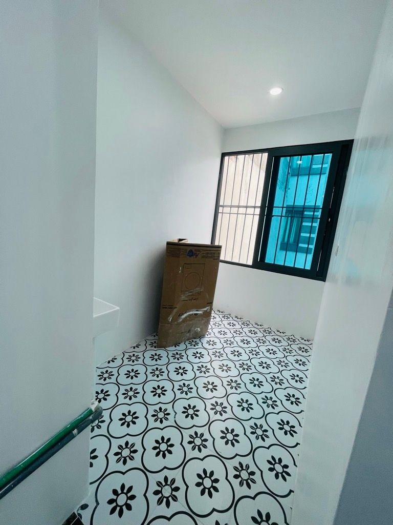 Bán nhà Ngõ Tiến Bộ - diện tích 21,8m2 5 tầng - Mặt ngõ thông ba gác tránh nhau - giá 5,25 tỷ