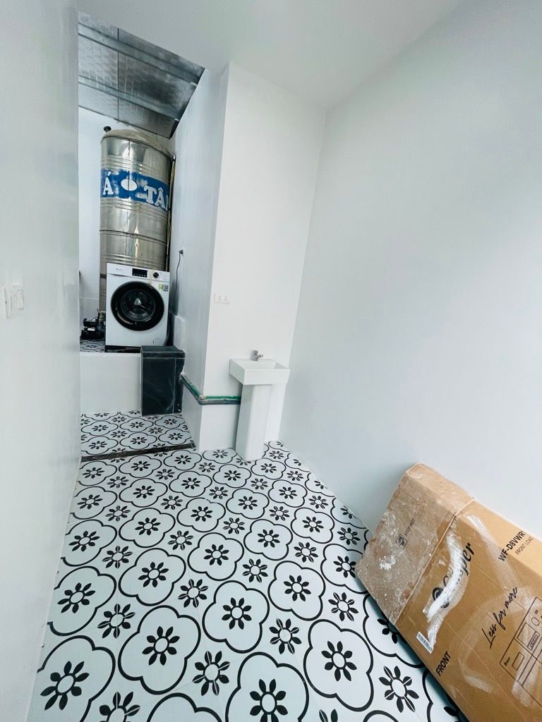 Bán nhà Ngõ Tiến Bộ - diện tích 21,8m2 5 tầng - Mặt ngõ thông ba gác tránh nhau - giá 5,25 tỷ