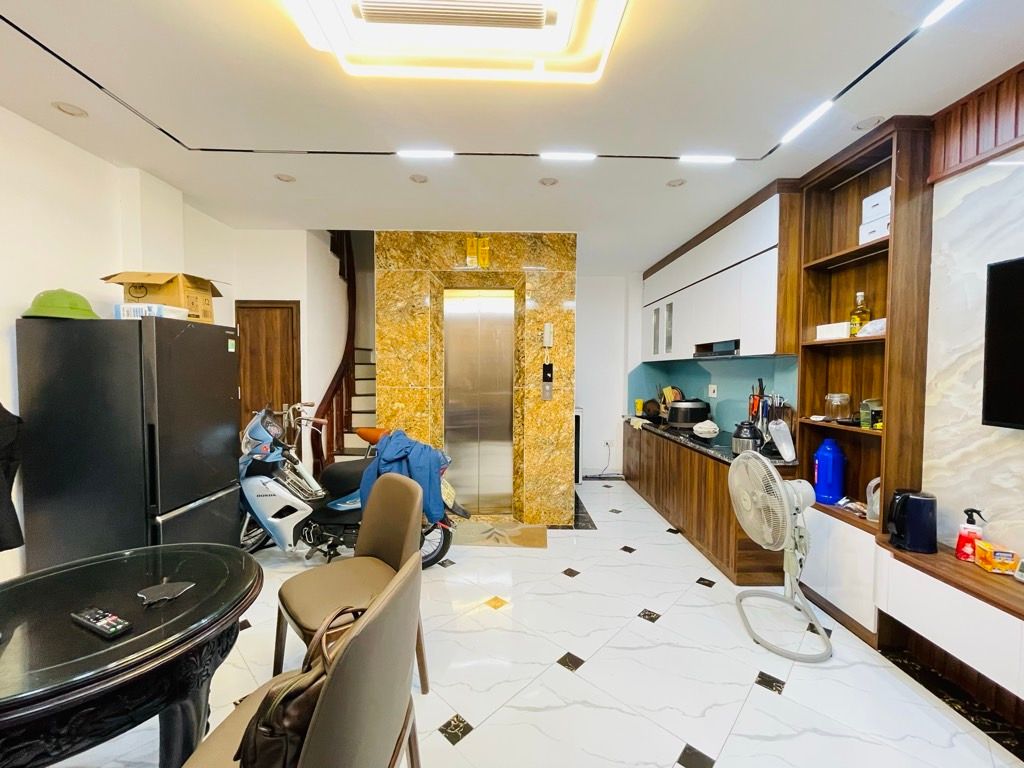 Bán nhà Văn Chương - diện tích 30m2 6 tầng - Ô tô đỗ cổng - giá 15 tỷ