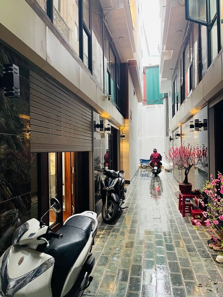 Bán nhà Văn Chương - diện tích 30m2 6 tầng - Ô tô đỗ cổng - giá 15 tỷ