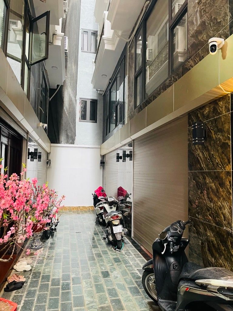 Bán nhà Văn Chương - diện tích 30m2 6 tầng - Ô tô đỗ cổng - giá 15 tỷ