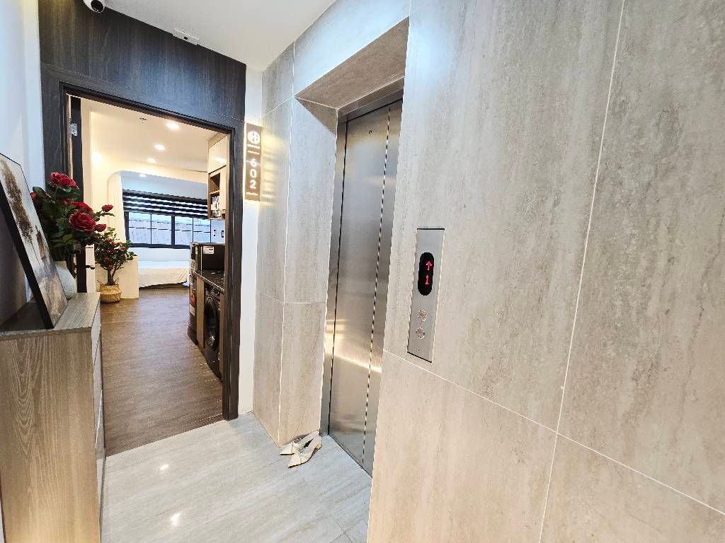 Bán nhà Bùi Xương Trạch - diện tích 59.9m2 7 tầng - CĂN HỘ DỊCH VỤ CAO CẤP - giá 18,8 tỷ