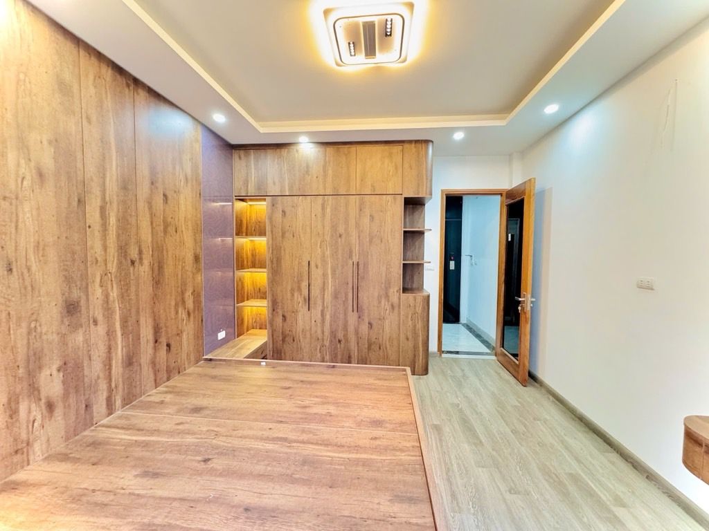 Bán nhà Minh Khai - diện tích 26m2 5 tầng - LÔ GÓC BA THOÁNG - giá 11,5 tỷ