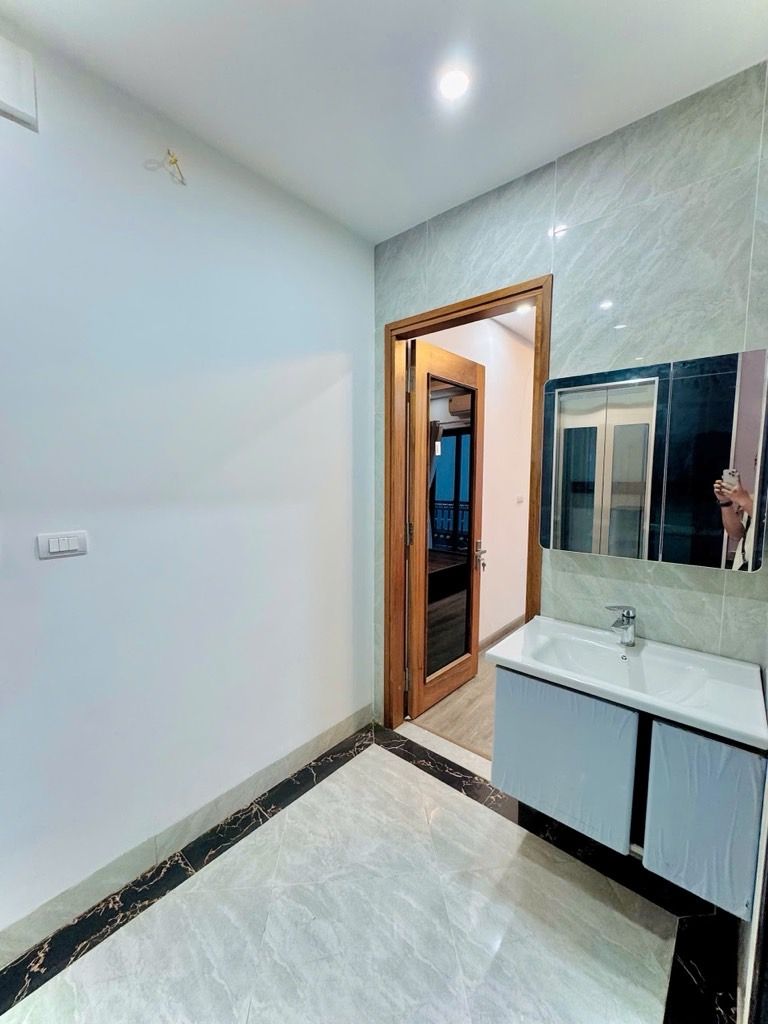 Bán nhà Minh Khai - diện tích 26m2 5 tầng - LÔ GÓC BA THOÁNG - giá 11,5 tỷ