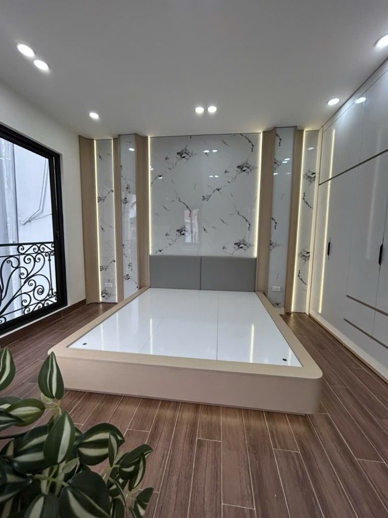 Bán nhà Lãng Yên - diện tích 59m2 5 tầng - Nhà Mặt Phố, vị trí đắc địa - giá 23 tỷ