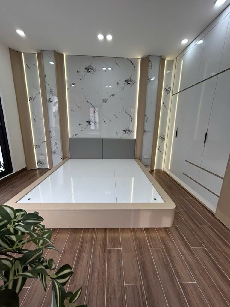 Bán nhà Lãng Yên - diện tích 59m2 5 tầng - Nhà Mặt Phố, vị trí đắc địa - giá 23 tỷ