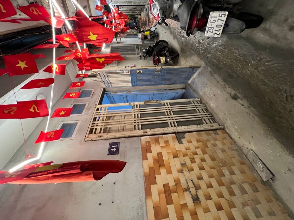 Bán nhà Định Công Thượng - diện tích 38m2 3 tầng - NGÕ THÔNG BA GÁC - giá 4,5 tỷ