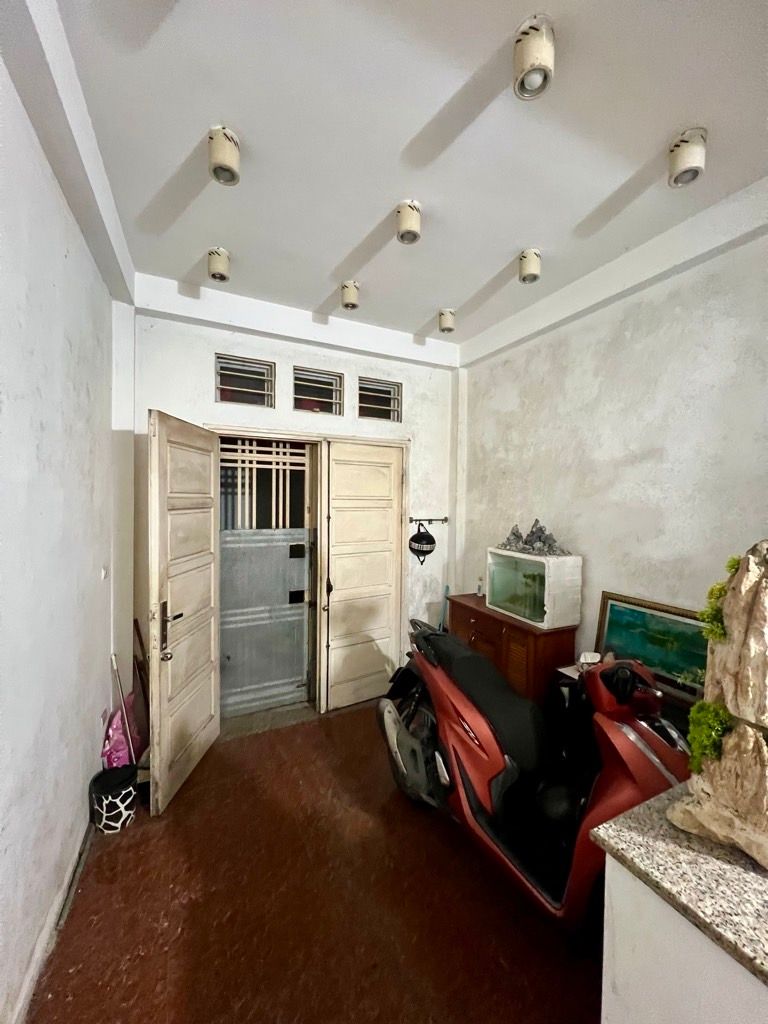 Bán nhà Định Công Thượng - diện tích 38m2 3 tầng - NGÕ THÔNG BA GÁC - giá 4,5 tỷ