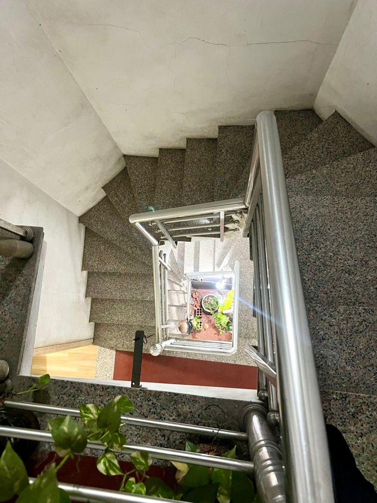 Bán nhà Định Công Thượng - diện tích 38m2 3 tầng - NGÕ THÔNG BA GÁC - giá 4,5 tỷ