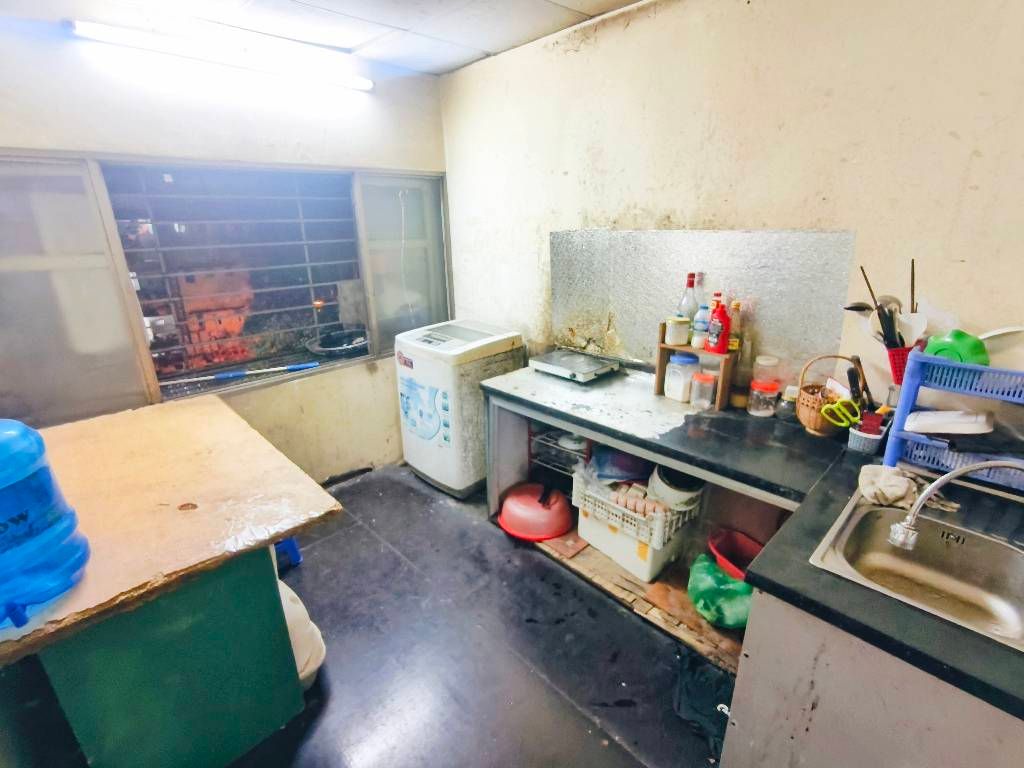 Bán nhà Hòa Bình - diện tích 30.1m2 1 tầng - ô tô tránh - giá 3,4 tỷ