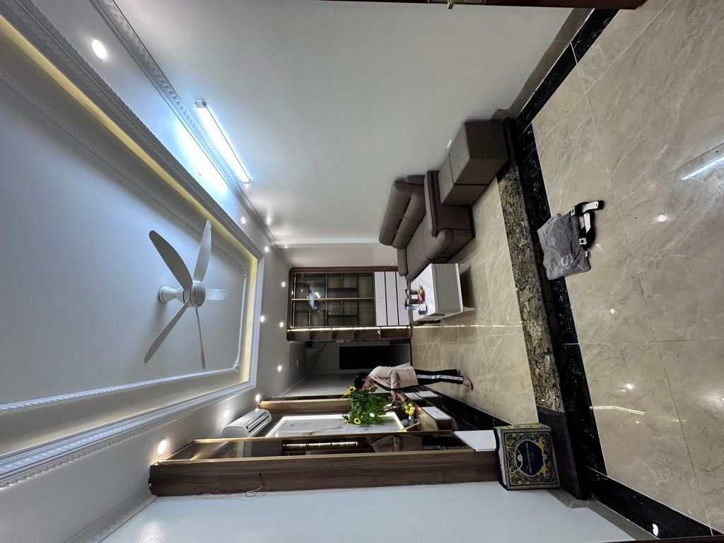 Bán nhà Minh Khai - diện tích 38m2 6 tầng - thang máy - giá 14,8 tỷ